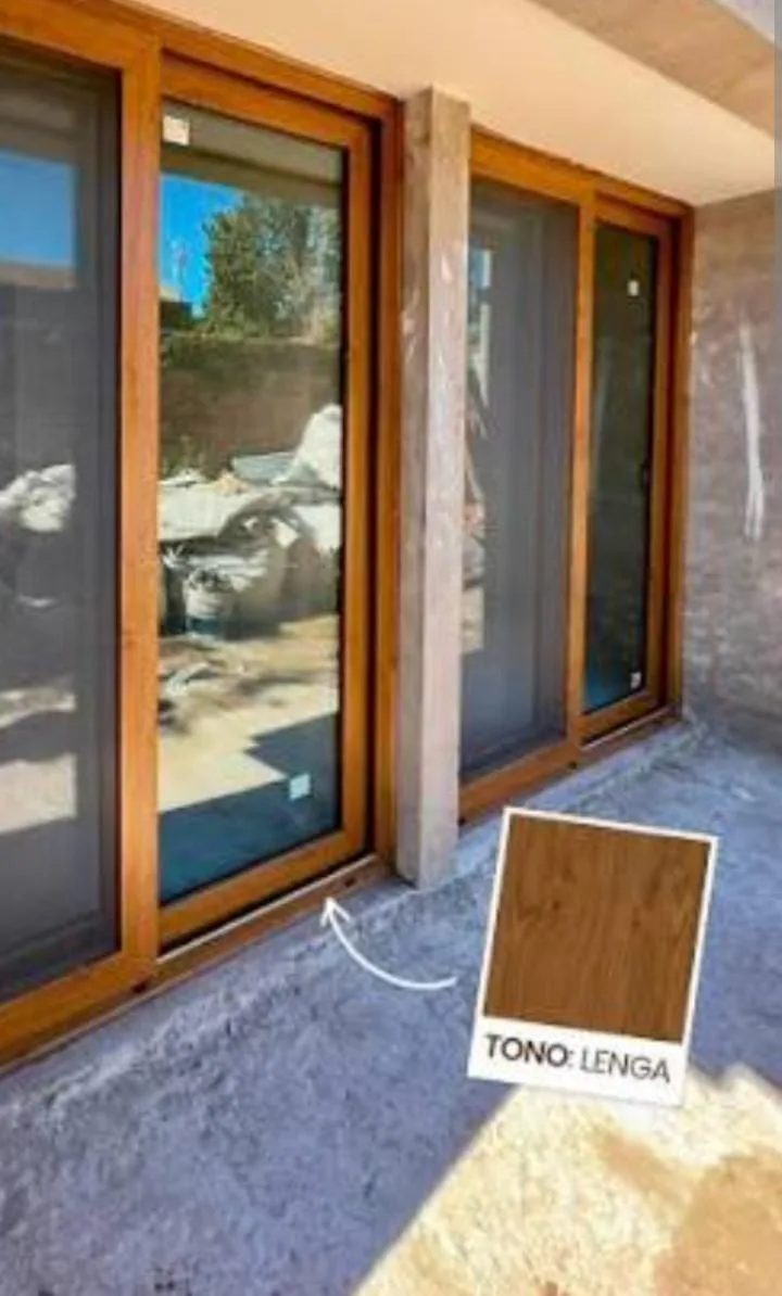 Aberturas a medida con terminación símil madera